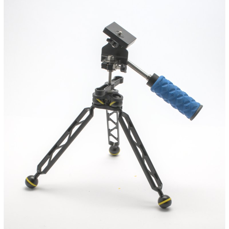 UW Tripod - 8" legs with video head